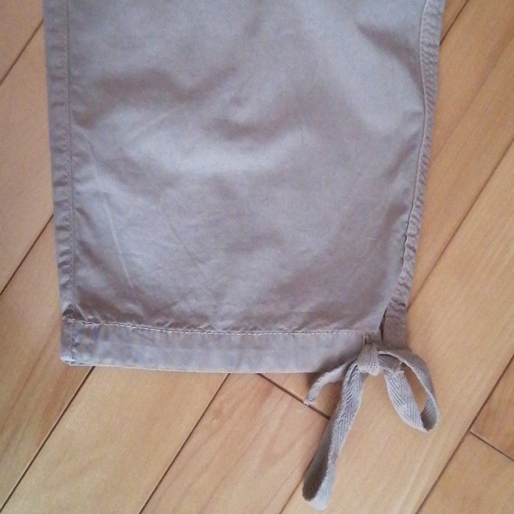 NWOT,DKNY, ladies Capri, Size..4 - Picture 4 of 7